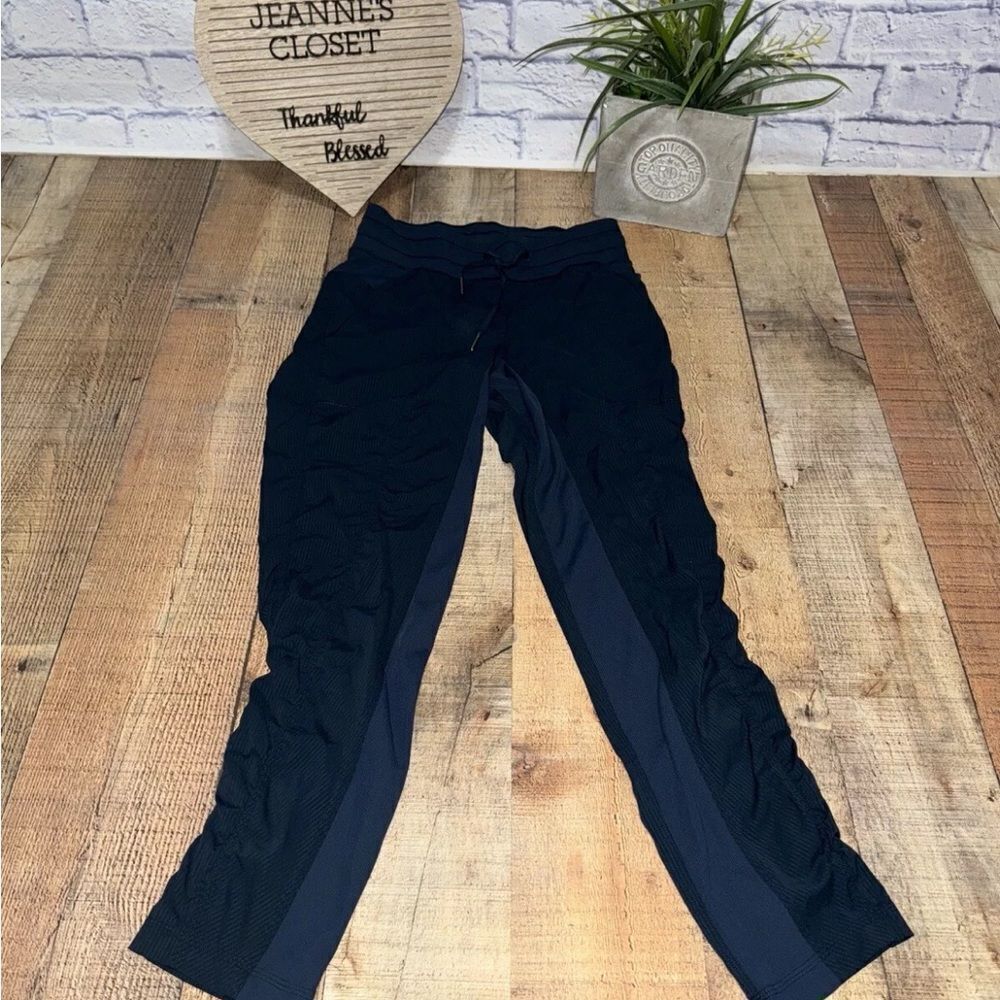 Lululemon Street To Studio Pant II 
Size 4